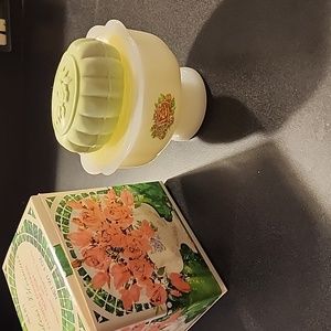 Avon Hostess Blossoms Soap Dish with Soap